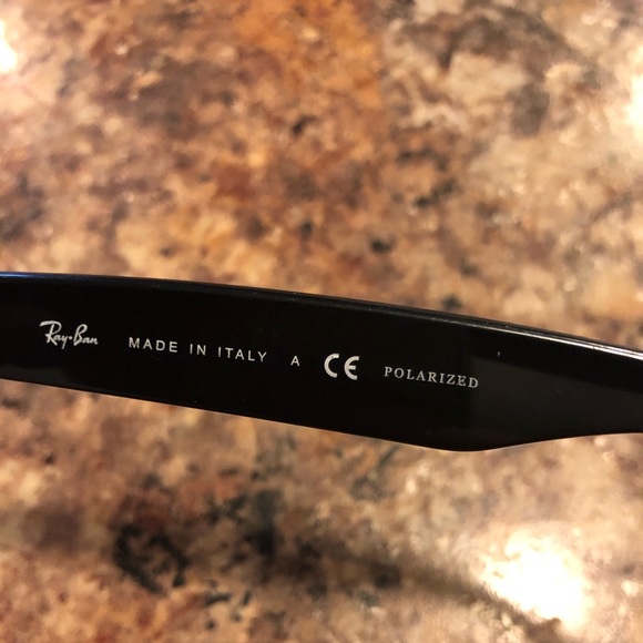 Ray-Ban  Wayfarer polarized glasses - Picture 3 of 7